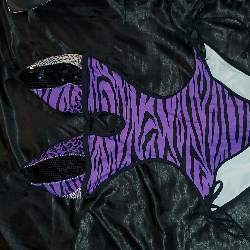 2000s Y2k Guess Purple Black Zebra Print One Piece Cut out Swimsuit